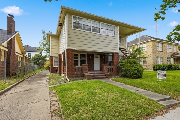 1655 Hawthorne St, Houston, TX 77006