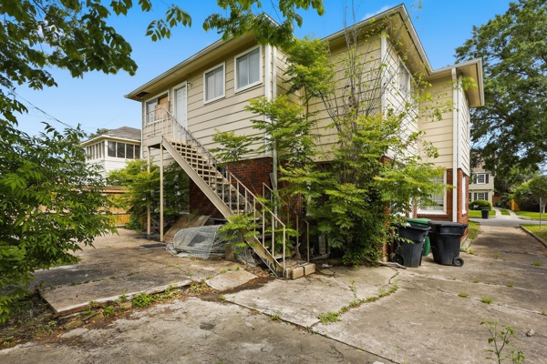 1655 Hawthorne St, Houston, TX 77006