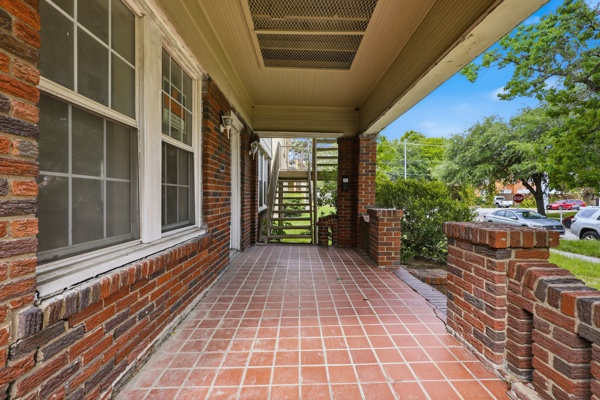1655 Hawthorne St, Houston, TX 77006