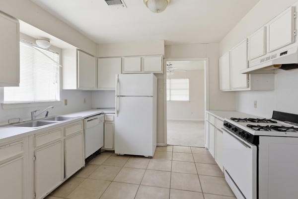 1655 Hawthorne St, Houston, TX 77006