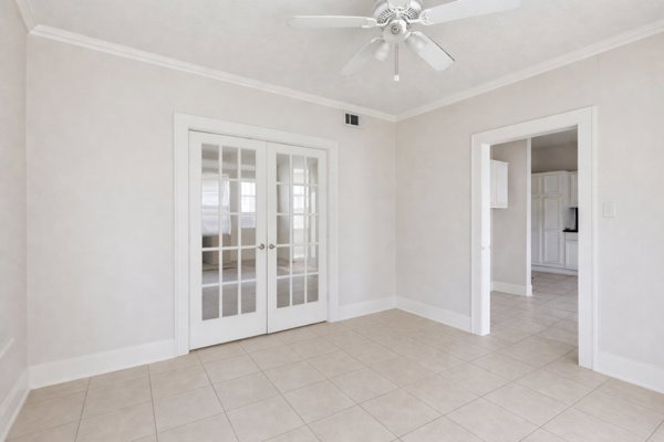 1655 Hawthorne St, Houston, TX 77006