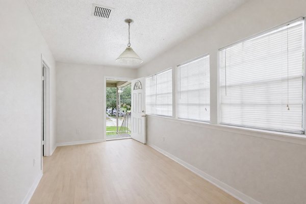 1655 Hawthorne St, Houston, TX 77006