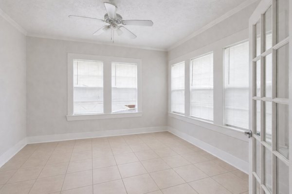1655 Hawthorne St, Houston, TX 77006