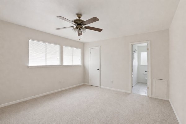 1655 Hawthorne St, Houston, TX 77006