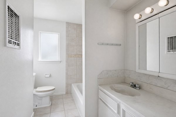 1655 Hawthorne St, Houston, TX 77006