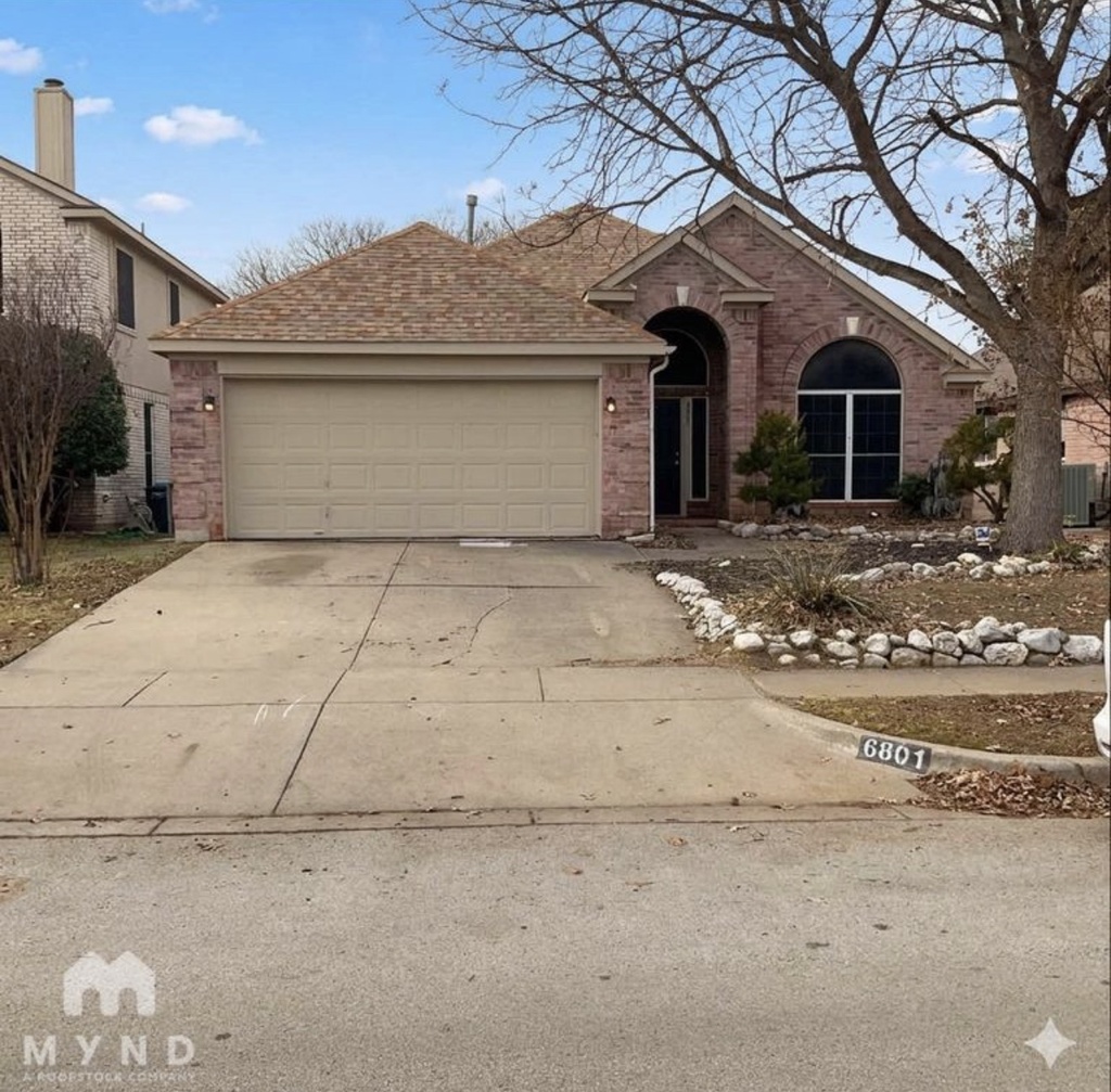 6801 Amberdale Dr, Fort Worth, TX 76137